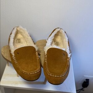 Kookaburra by Ugg! Brand New Tan Suede Slippers size 8
